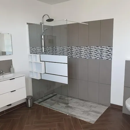 Entier Independant- 2 A 4 Pers - Parking Clos - Terrasse